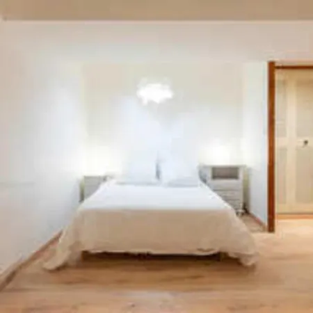 Apartament Spacious Near